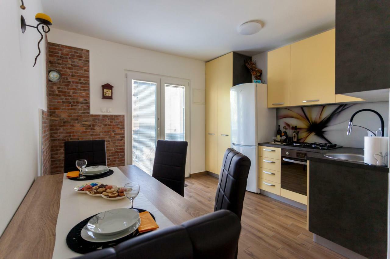 Apartment Hasanec By El-Pi Tours Njivice Exterior foto
